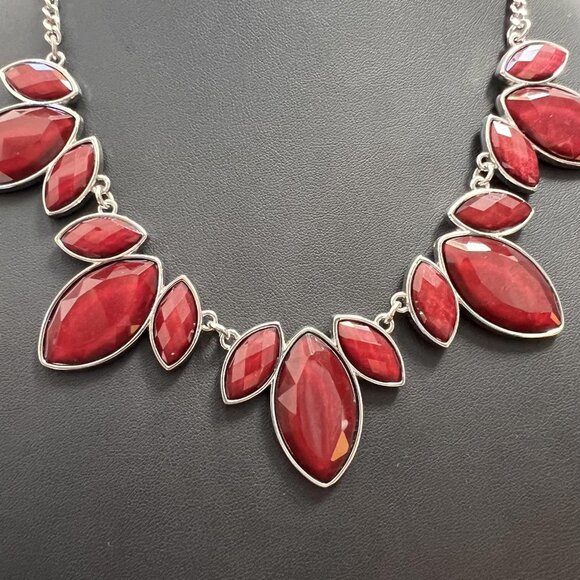 CHARMING CHARLIE FACETED RED CABOCHON STATEMENT NECKLACE - Picture 3 of 4